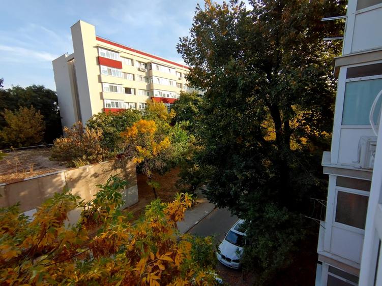Apartament cu 2 camere semidecomandat în Giurgiului