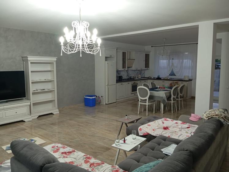 Casă individuală cu 6 camere cu Canalizare în Chiajna