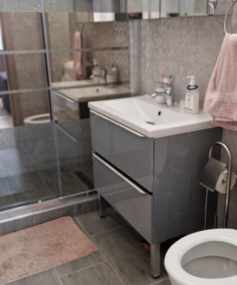 Apartament cu 3 camere semidecomandat în Central