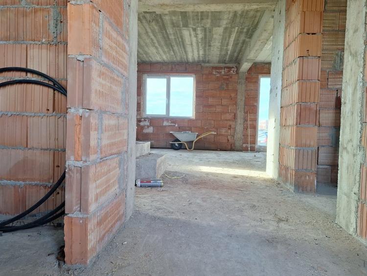 Casă individuală cu 5 camere cu Canalizare în Giarmata