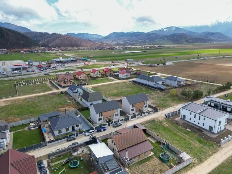 Duplex cu 4 camere cu Canalizare în Sud