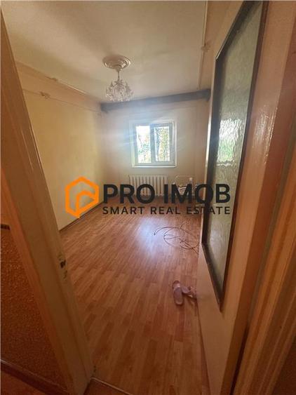 Apartament cu 3 camere decomandat în Est