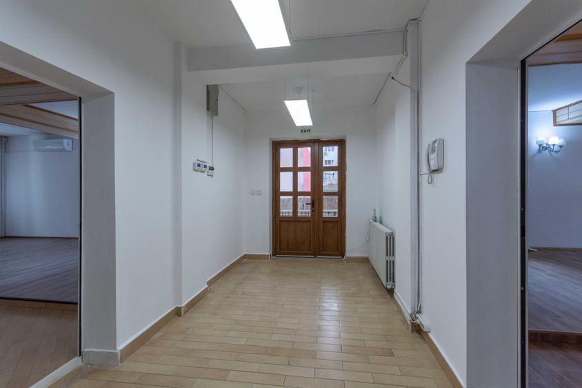 Casă individuală cu 16 camere cu Canalizare în Aviației
