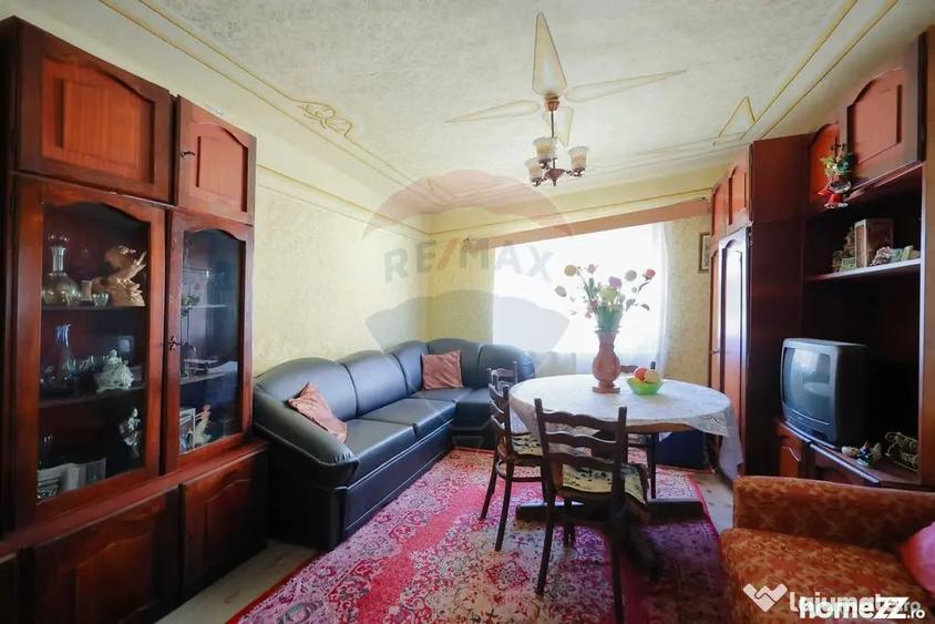Casă cu 4 camere cu Teren 901 Mp în Vadu Crișului