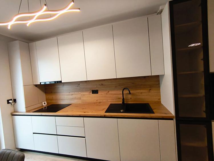 Apartament cu 3 camere semidecomandat în Florești