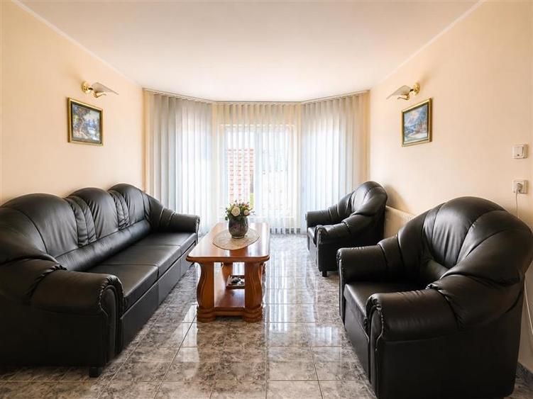 Casă individuală cu 6 camere cu Teren 996 Mp în Gălăoaia