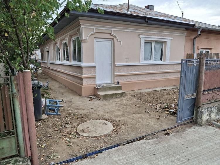 Casă cu 4 camere în Potlogi