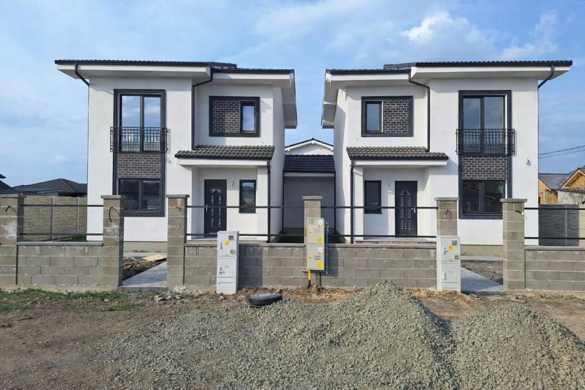 Duplex cu 5 camere cu Canalizare în Moșnița Nouă