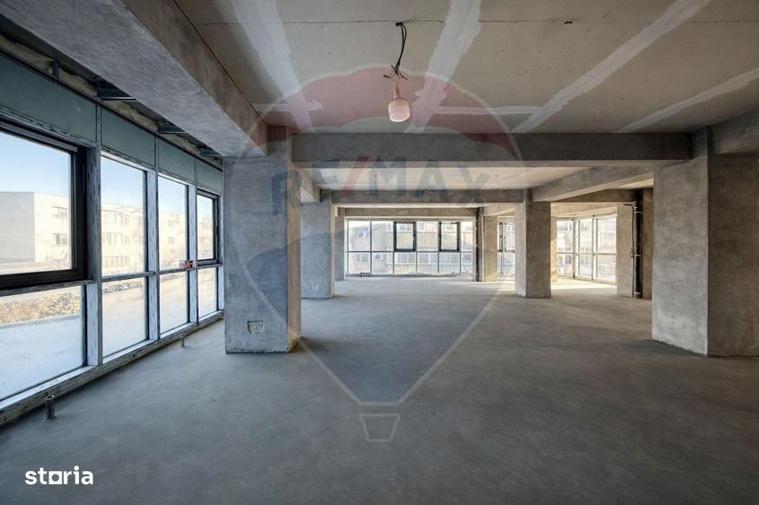 Spațiu comercial, de 955 mp, în Boema
