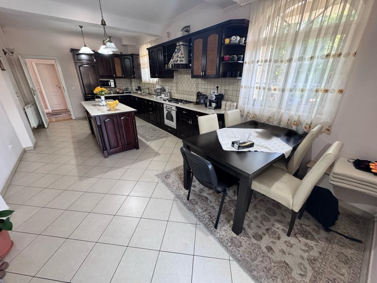 Casa deosebita sector 4 P+1+M. 6 cam.Util 418mp. Teren 1638mp - 59