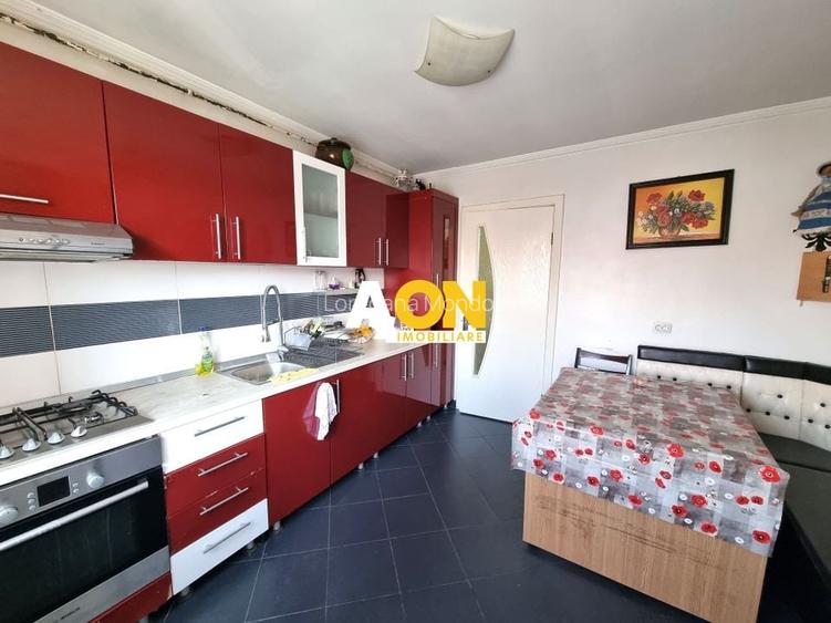 De inchiriat apartament 3 camere, zona Piata, Cetate