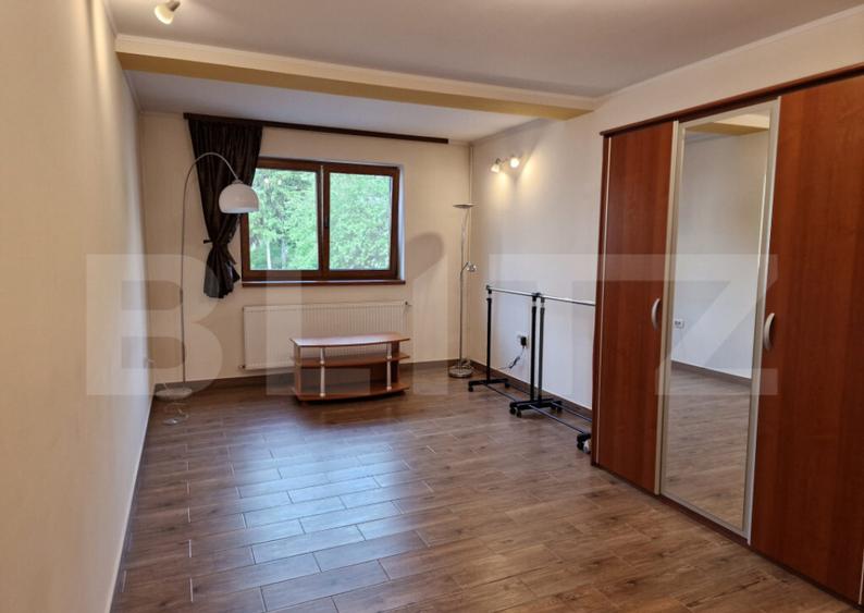 Casa deosebita individuala cu spatiu comercial ,se vand imp - 36