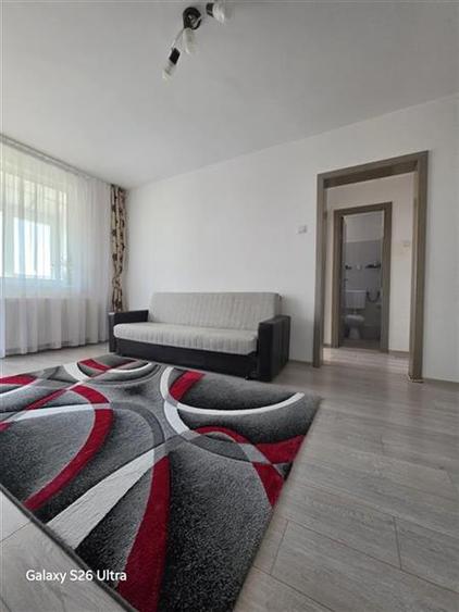 Apartament cu 2 camere semidecomandat în 13 Decembrie