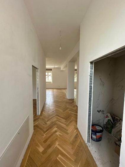 Apartament renovat în clădire istorică - are garaj - 18