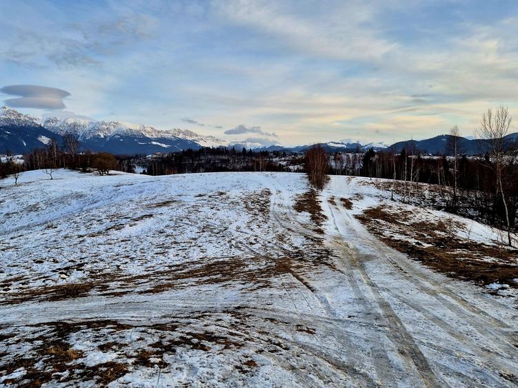Teren cu priveliste deosebita /muntii Bucegi,in sat Pestera/Moeciu zona La Odai - 7