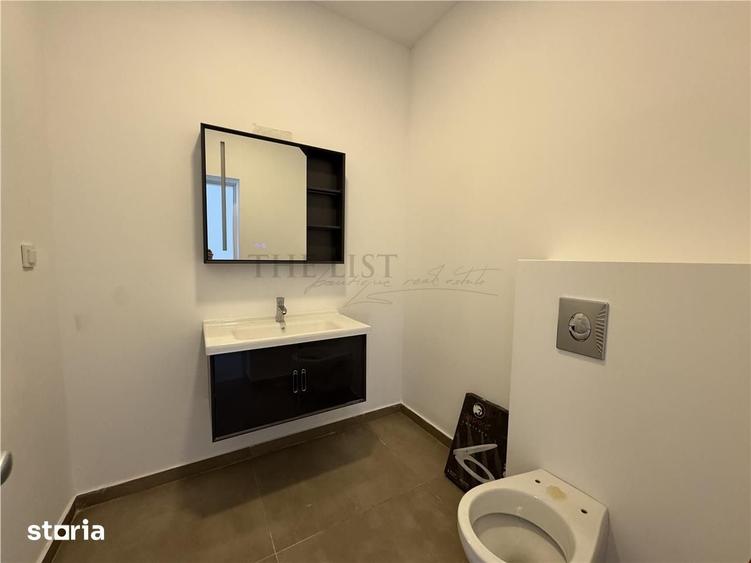 Casă cu 8 camere cu Teren 1000 Mp în Central