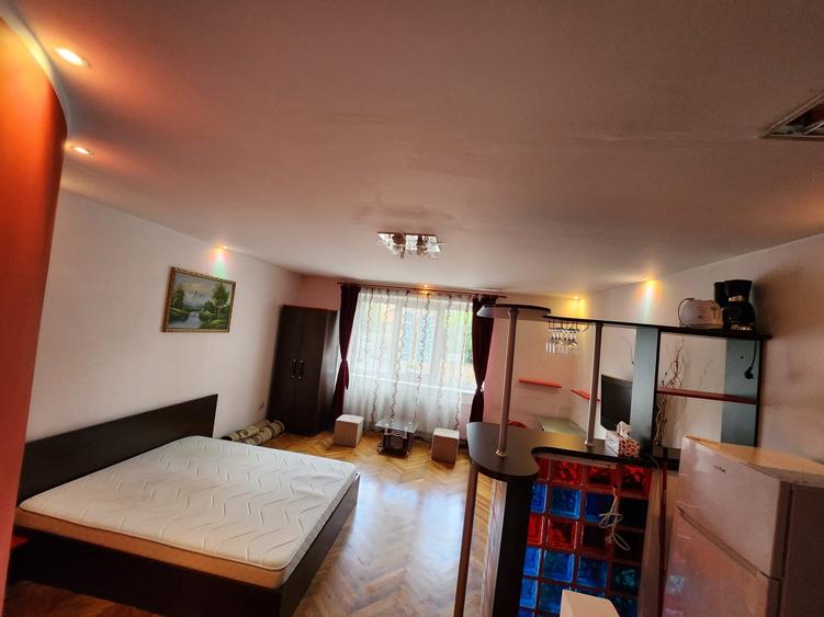 Garsoniera situata "la casa", zona 15 Noiembrie, etaj 1, mobilata si utilata! - 2