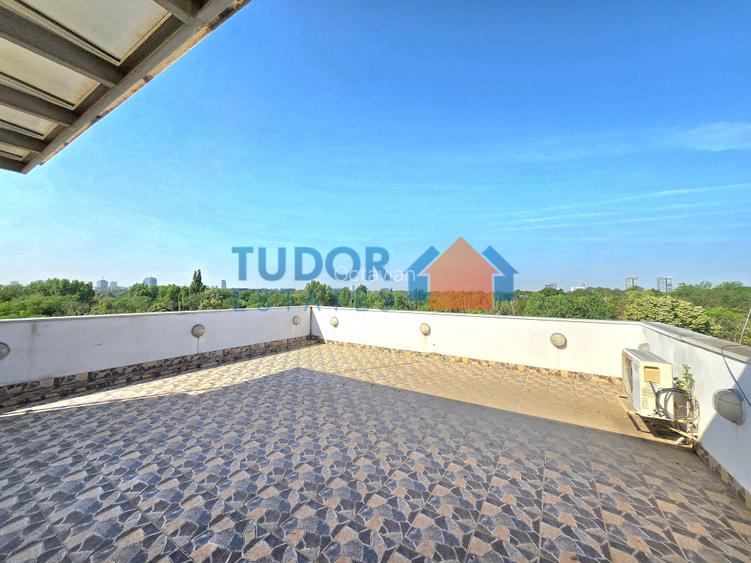 Elegant 2-Bedroom Duplex Apartment with Panoramic Park Views