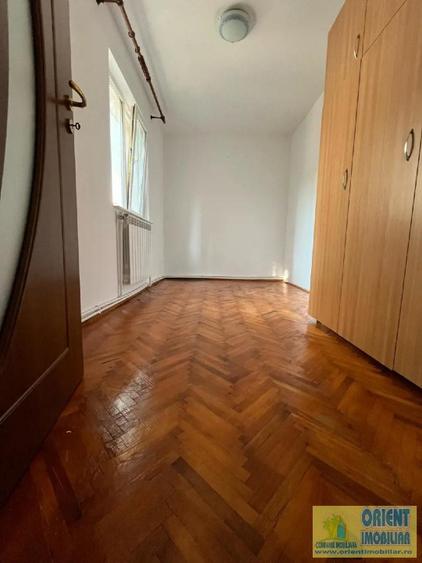 Scoala 8, I.C. Bratianu, 3 camere, etaj 2, gaze, vanzari Constanta - 2