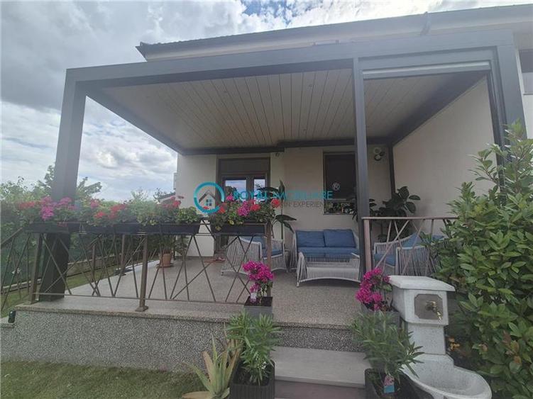 Duplex cu 5 camere cu Piscina în Păulești