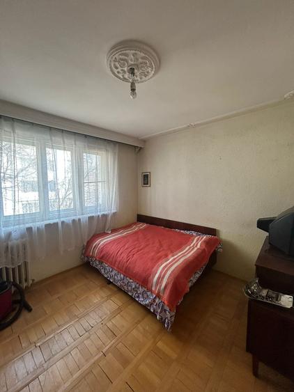 Apartament 2 camere-Zona Sud - etaj 2/4 -  40 mp  43000 euro  negociabil - 2