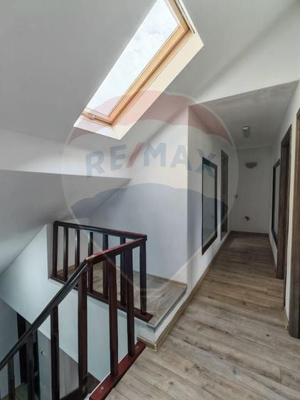 Casă cu 4 camere cu Teren 50 Mp în Blumăna