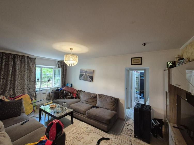 Apartament cu 3 camere semidecomandat, mobilat în City Park Mall