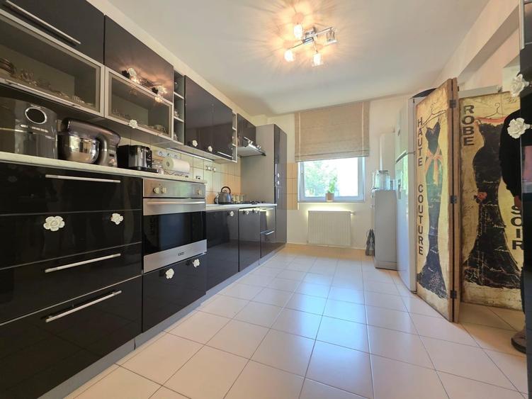 DE VANZARE - 5 CAMERE - VILA PIPERA, CARTIER AZUR - 6