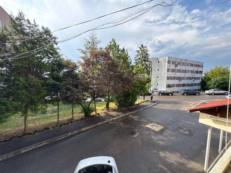 Apartament 3 camere decomandat str. Umbrei 61 mp parter/ etaj 1 - 9