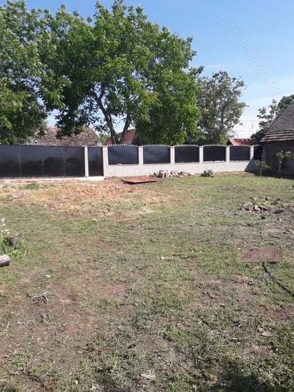 casa batrineasca cu teren de vinzare - 2