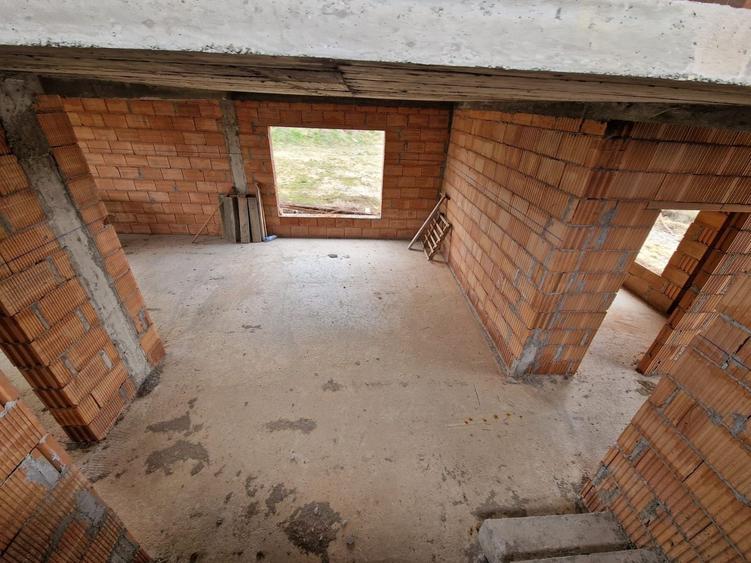 Casa individuala (semicolectiva) 172 mp utili, teren 765 mp Feleacu - 26