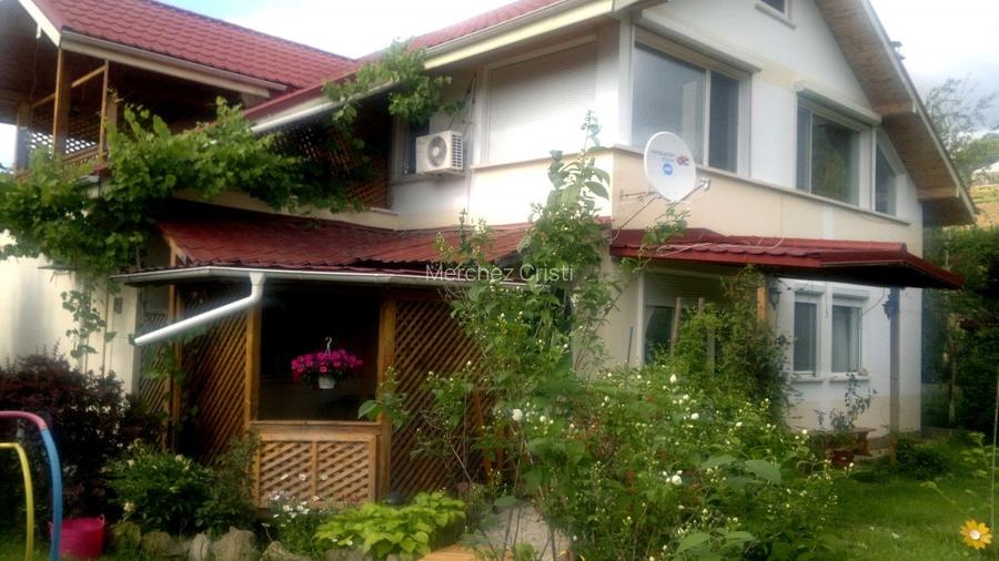 Casă cu 6 camere în Bucium