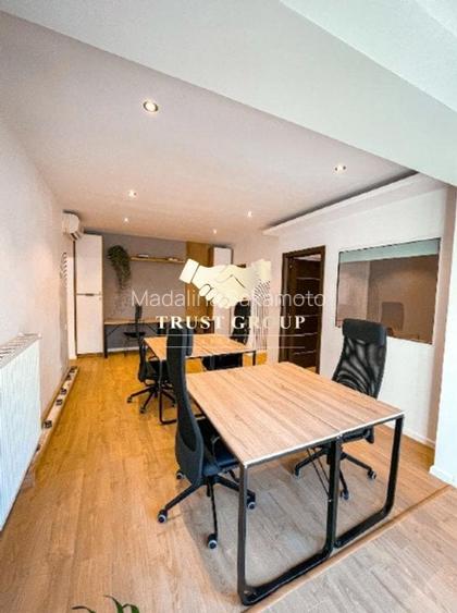 Apartament cu 3 camere semidecomandat în P-ța Victoriei