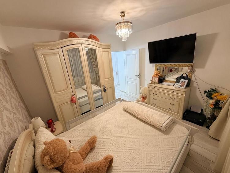 PROPRIETAR ! Vand Apartament 3 camere - 7