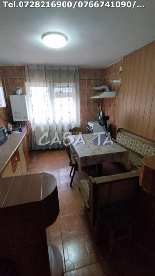 Apartament 3 camere, situat in Rovinari , Str. Plopilor - 6