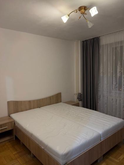 Inchiriez apartament cu 2 camere in zona Decebal, strada Doina, etajul 1 - 1