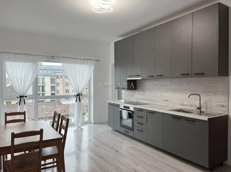 Apartament cu 3 camere semidecomandat, mobilat în Semicentral