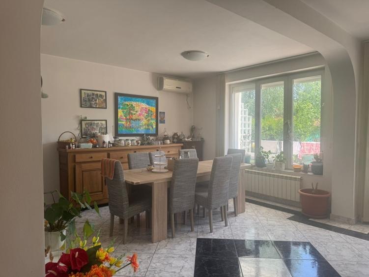 Vilă familială frumoasă &icirc;n zonă foarte bună - 11