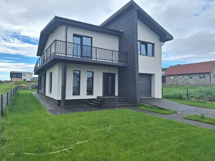 Casa individuala 5 camere, 230mp, garaj, terasa, teren 716mp, in Chinteni - 2