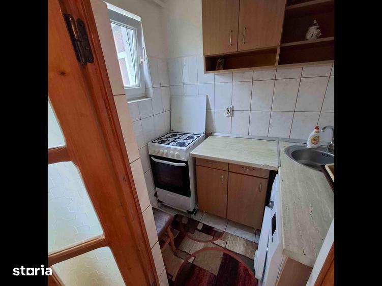 Apartament cu 4 camere decomandat în Podu Roș