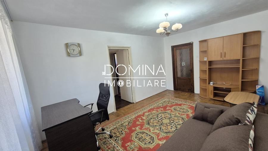 Apartament cu 3 camere semidecomandat, mobilat în Central