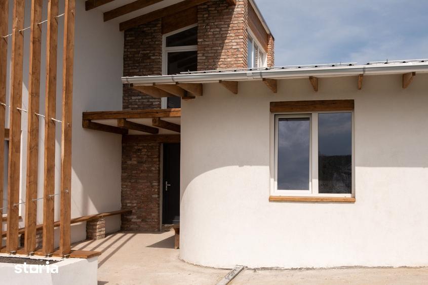 Casa semifinisata, cu totul diferita, in varf de deal, de vanzare - 8