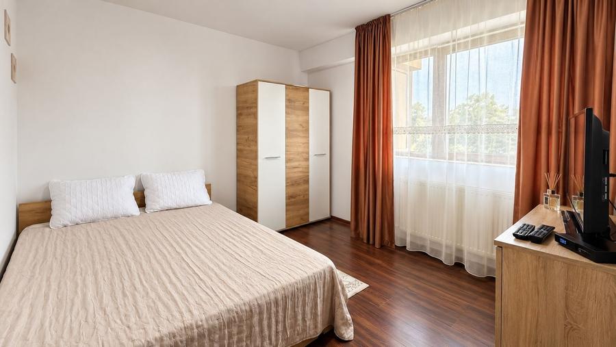 Apartament cu 3 camere decomandat în Letea