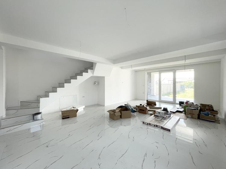 Duplex cu 4 camere cu Teren 340 Mp în Urseni