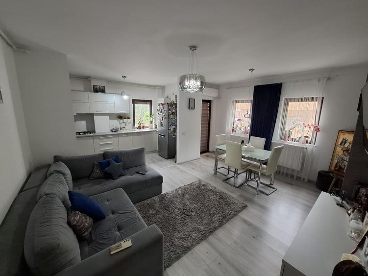 Apartament cu 3 camere decomandat, mobilat în Km 4