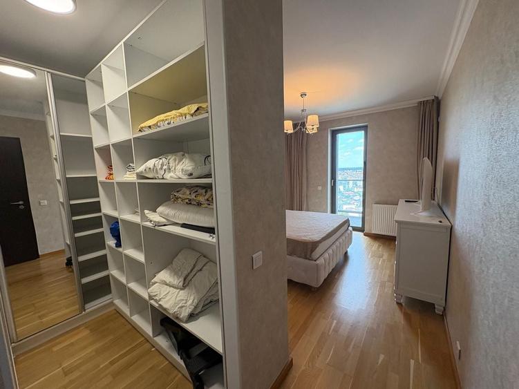 Apartament cu 3 camere decomandat, mobilat în Apărătorii Patriei