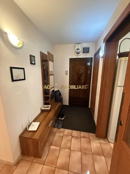 Apartament cu 3 camere decomandat, mobilat în P-ța Reșița