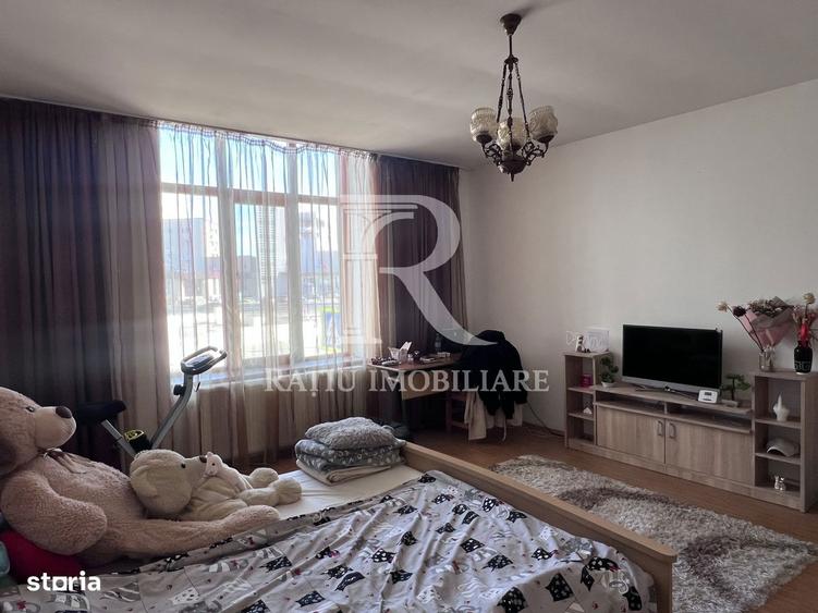 Apartament cu 3 camere în Centru Civic
