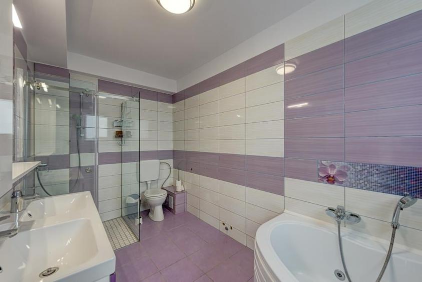 Casă individuală cu 5 camere cu Canalizare în Crevedia