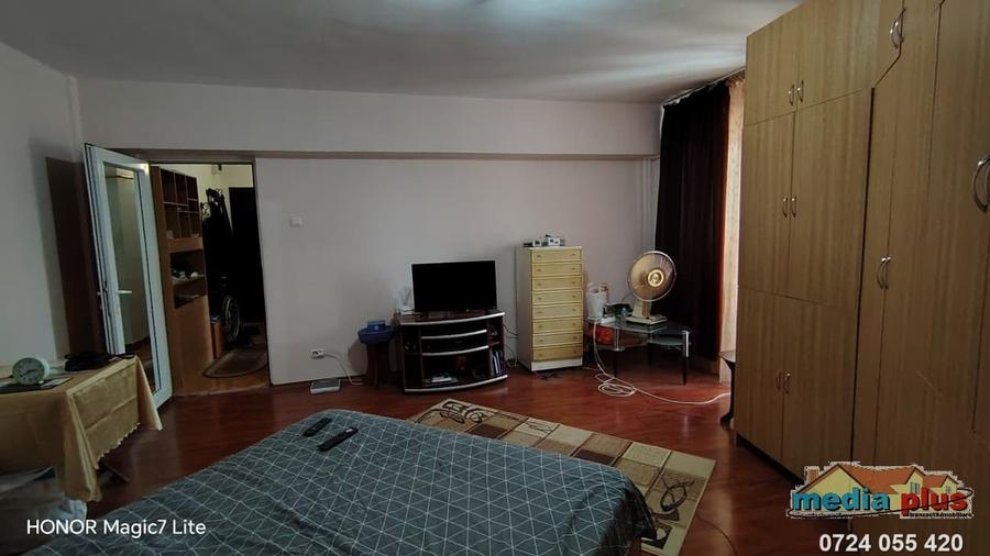 Garsonieră decomandată în Piața Centrală